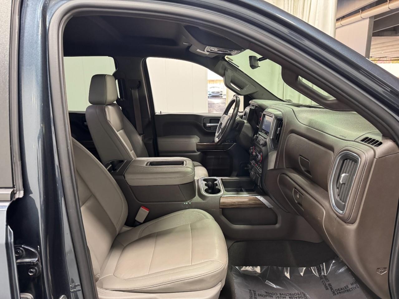 Chevrolet Silverado 1500 Vehicle Full-screen Gallery Image 16