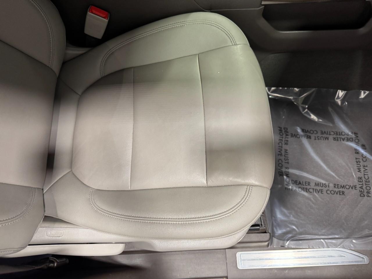 Chevrolet Silverado 1500 Vehicle Full-screen Gallery Image 17