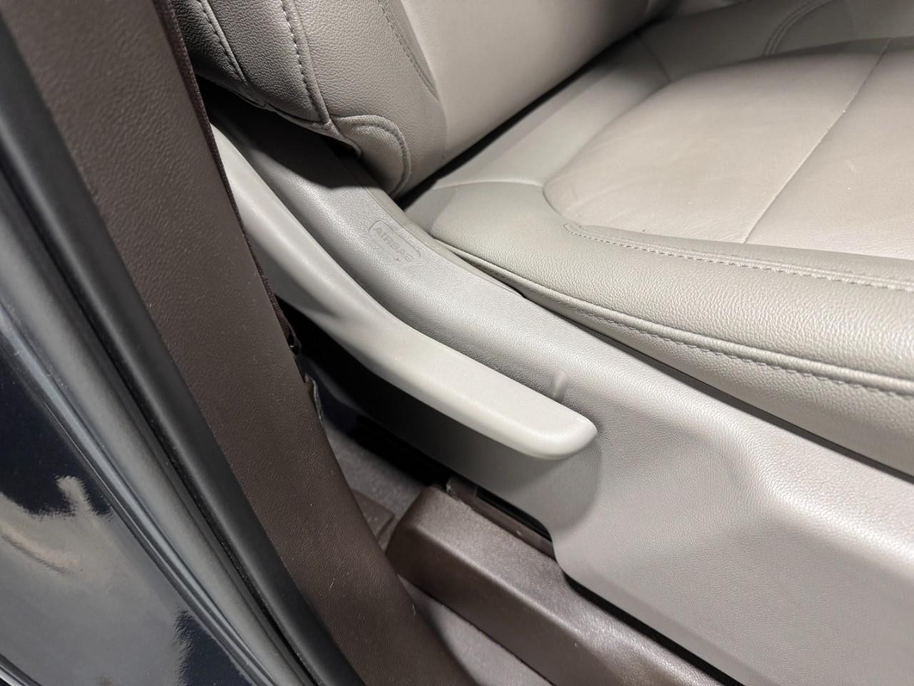 Chevrolet Silverado 1500 Vehicle Full-screen Gallery Image 18