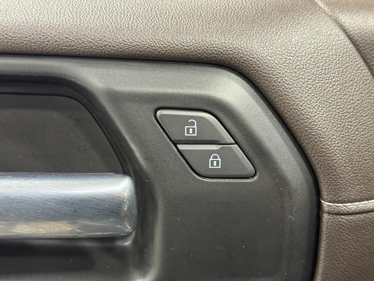 Chevrolet Silverado 1500 Vehicle Full-screen Gallery Image 21