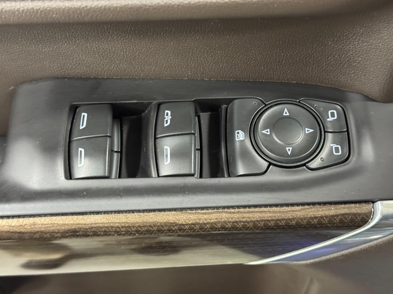 Chevrolet Silverado 1500 Vehicle Full-screen Gallery Image 22