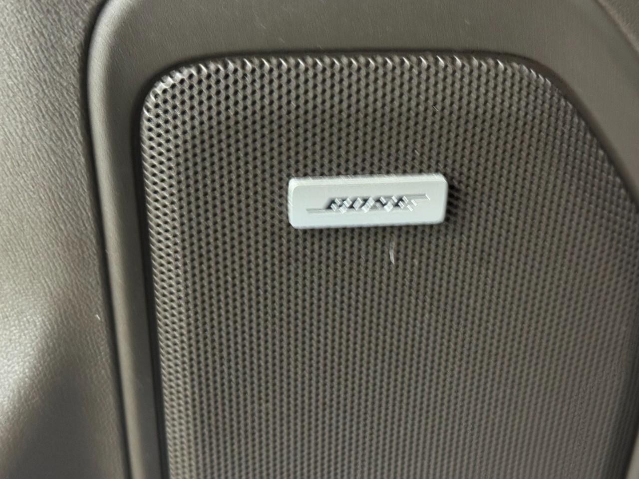 Chevrolet Silverado 1500 Vehicle Full-screen Gallery Image 23