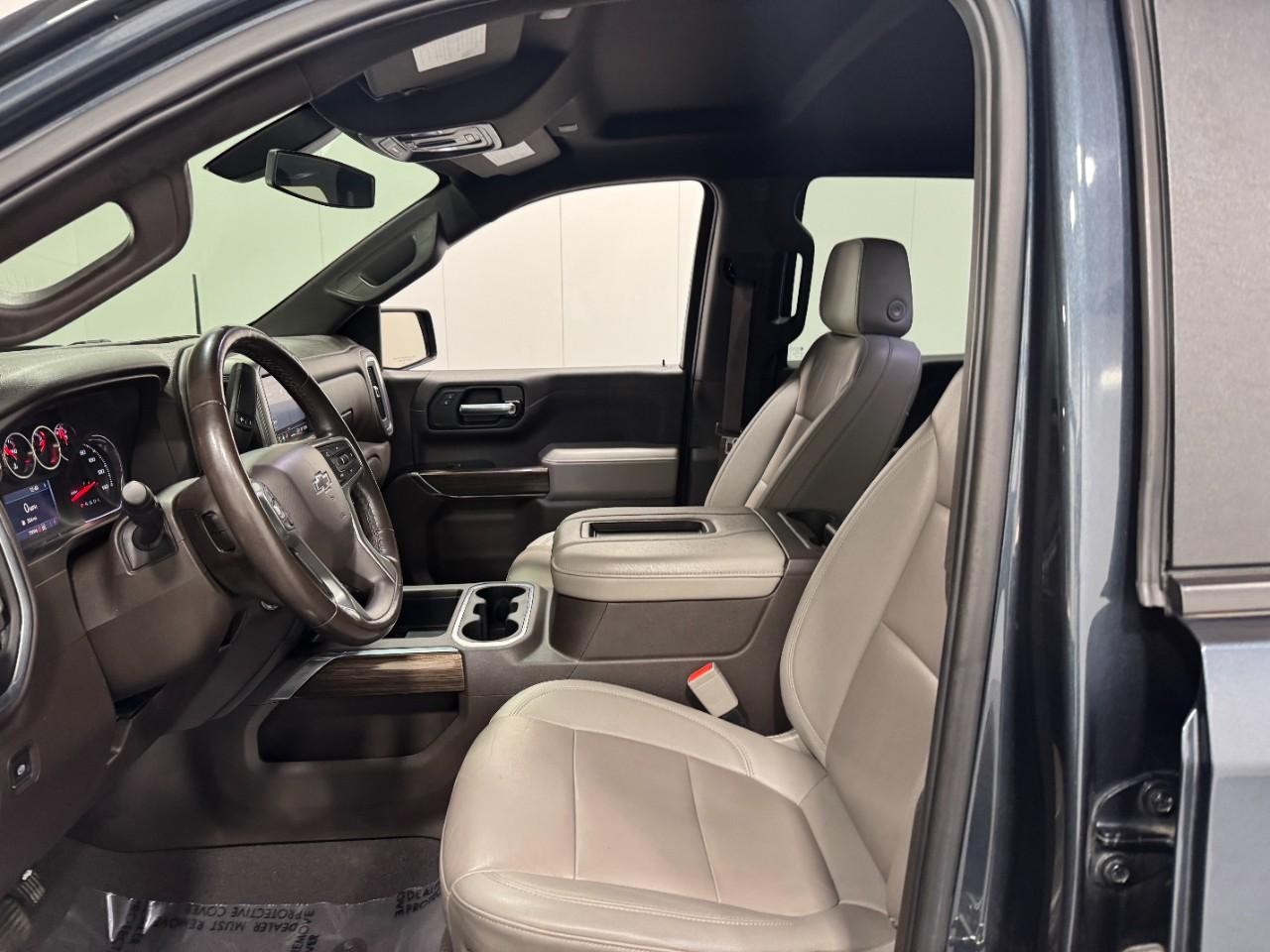 Chevrolet Silverado 1500 Vehicle Full-screen Gallery Image 24