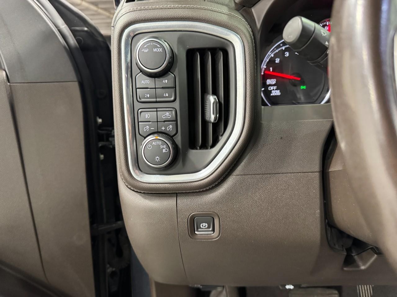 Chevrolet Silverado 1500 Vehicle Full-screen Gallery Image 27