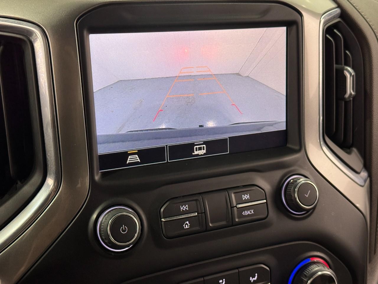 Chevrolet Silverado 1500 Vehicle Full-screen Gallery Image 32