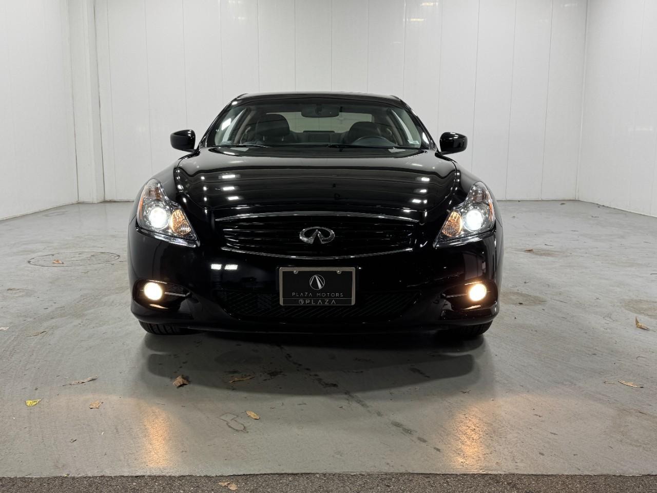 INFINITI Q60 Coupe Vehicle Full-screen Gallery Image 7