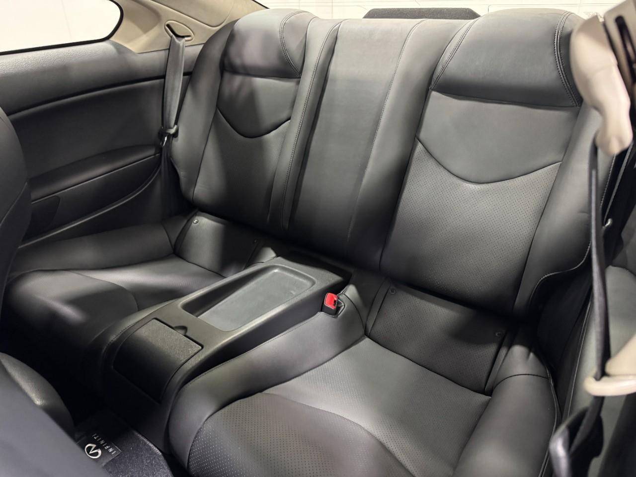 INFINITI Q60 Coupe Vehicle Full-screen Gallery Image 8