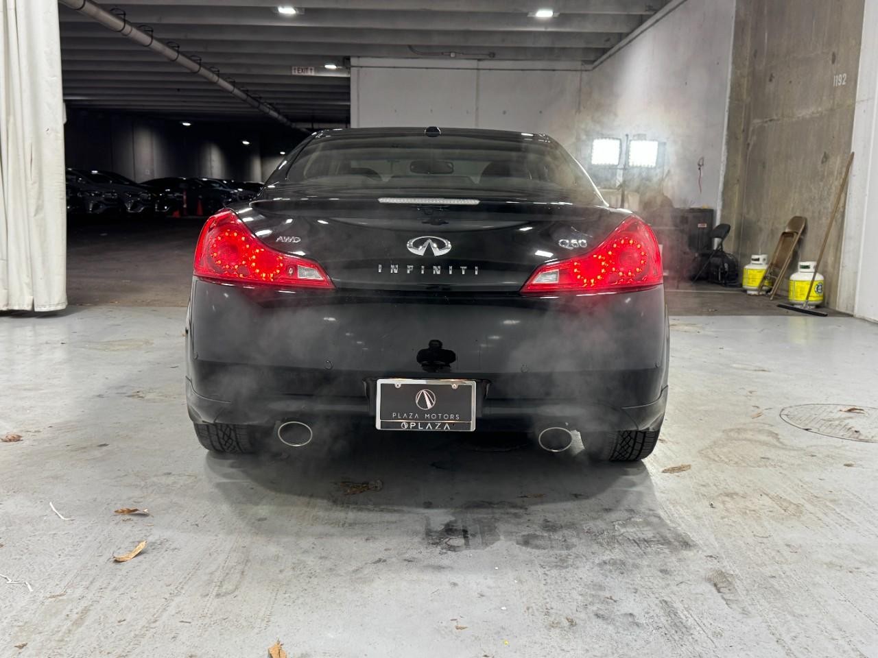 INFINITI Q60 Coupe Vehicle Full-screen Gallery Image 9