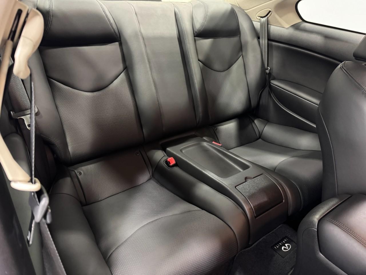 INFINITI Q60 Coupe Vehicle Full-screen Gallery Image 10