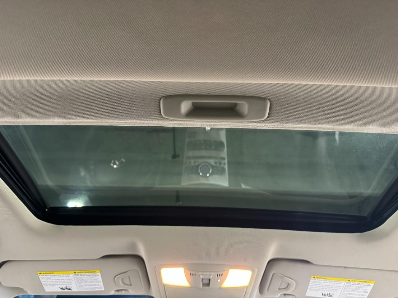 INFINITI Q60 Coupe Vehicle Full-screen Gallery Image 11