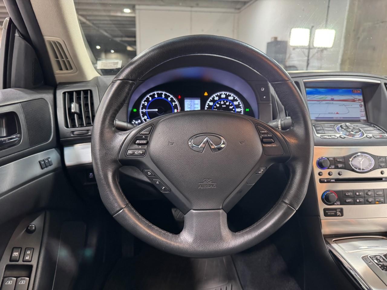 INFINITI Q60 Coupe Vehicle Full-screen Gallery Image 13