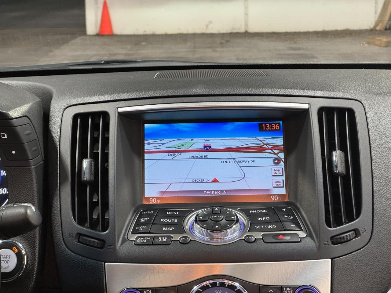 INFINITI Q60 Coupe Vehicle Full-screen Gallery Image 14