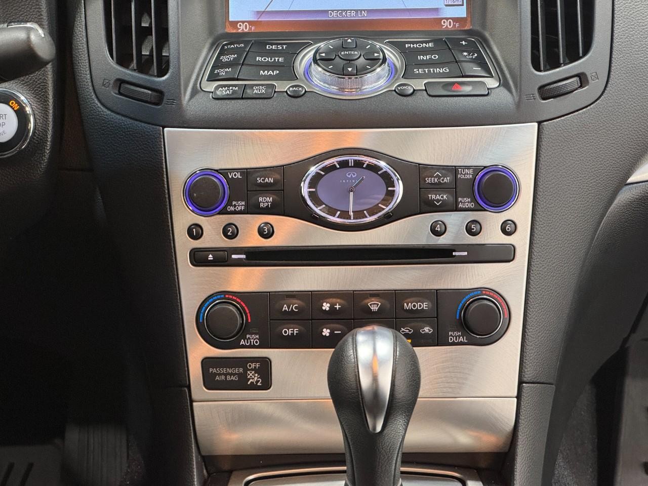 INFINITI Q60 Coupe Vehicle Full-screen Gallery Image 15