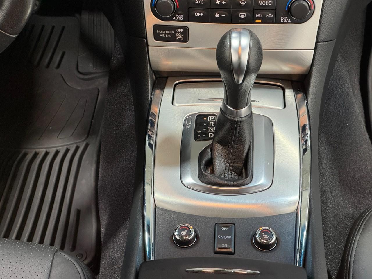 INFINITI Q60 Coupe Vehicle Full-screen Gallery Image 16