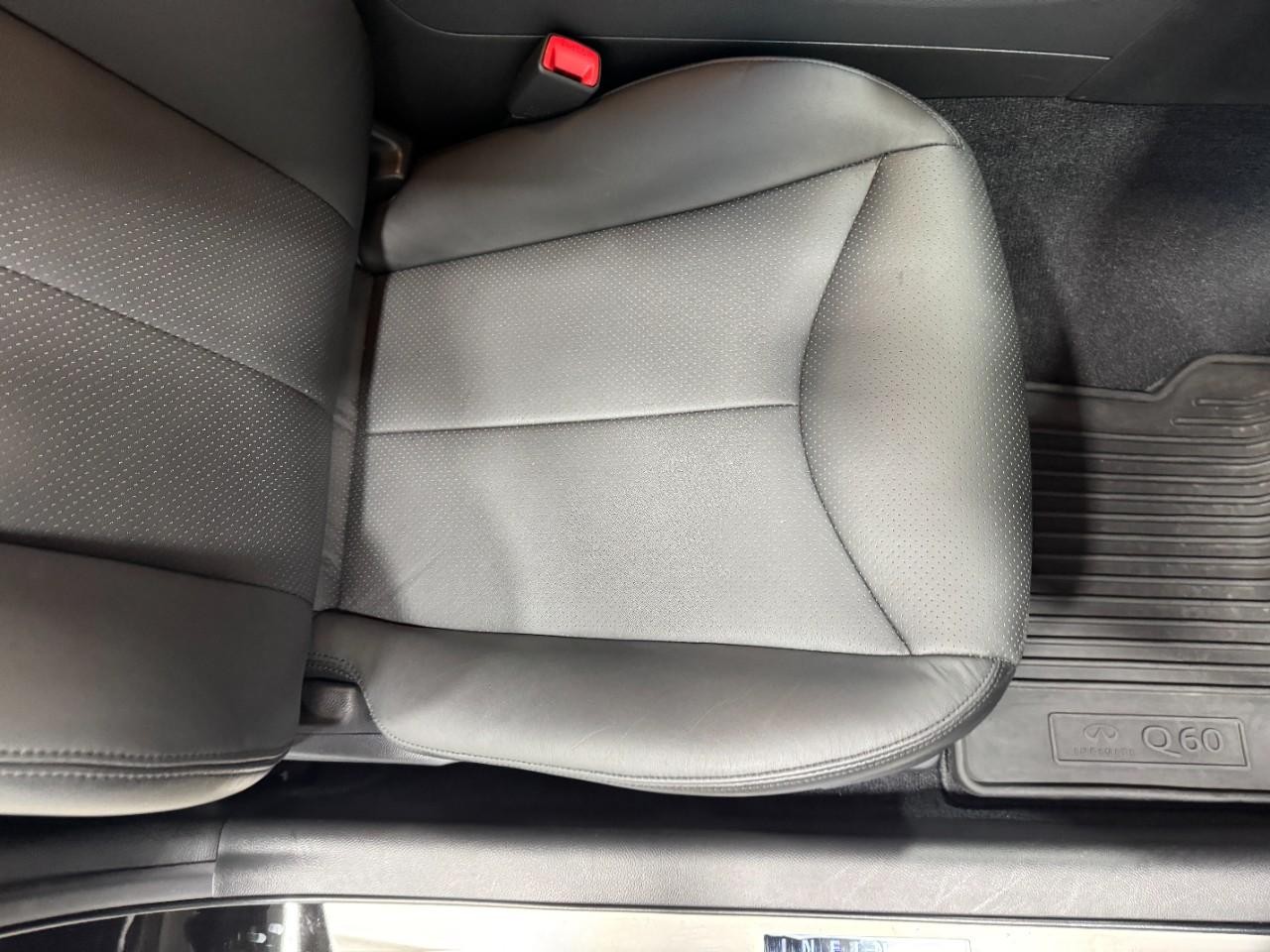 INFINITI Q60 Coupe Vehicle Full-screen Gallery Image 19