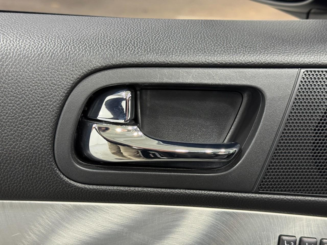 INFINITI Q60 Coupe Vehicle Full-screen Gallery Image 23