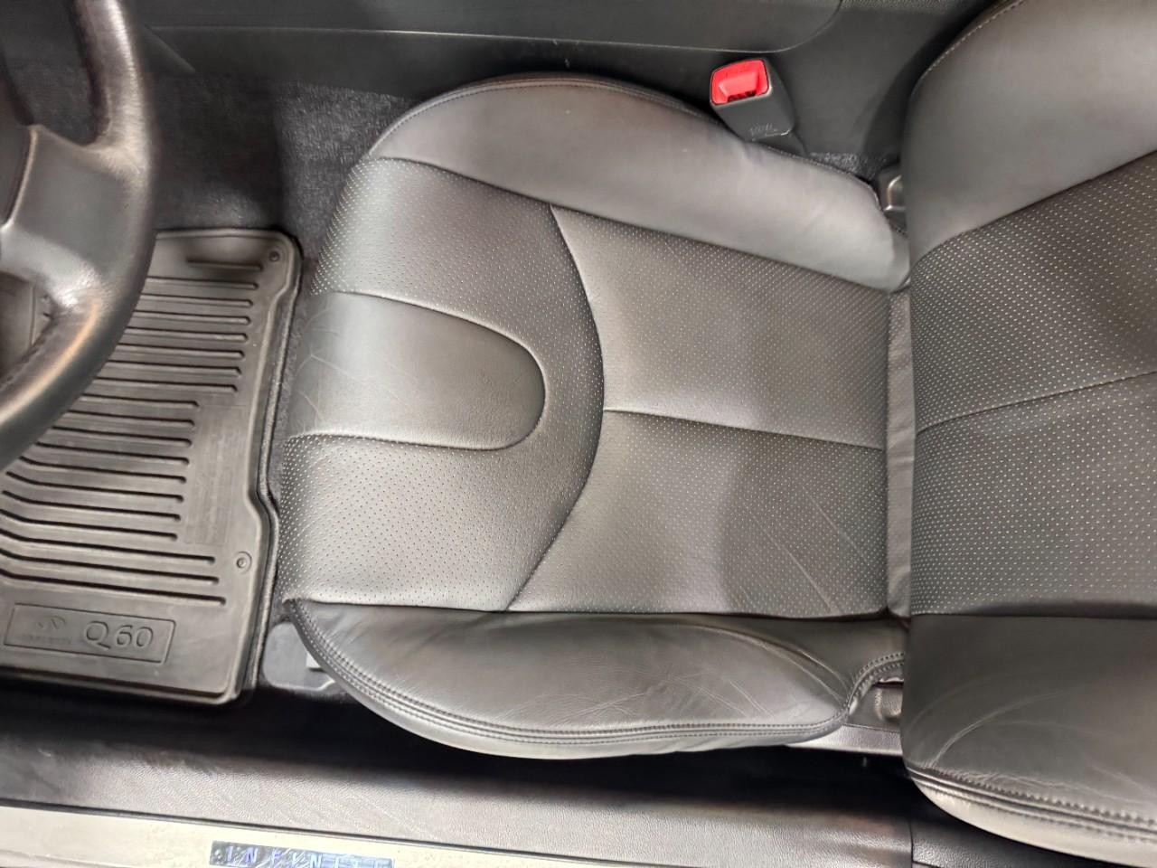 INFINITI Q60 Coupe Vehicle Full-screen Gallery Image 28