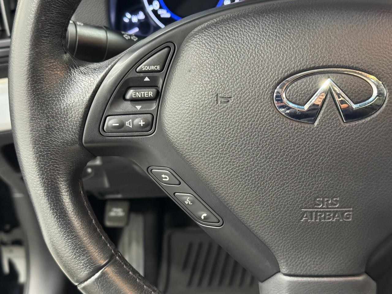 INFINITI Q60 Coupe Vehicle Full-screen Gallery Image 31