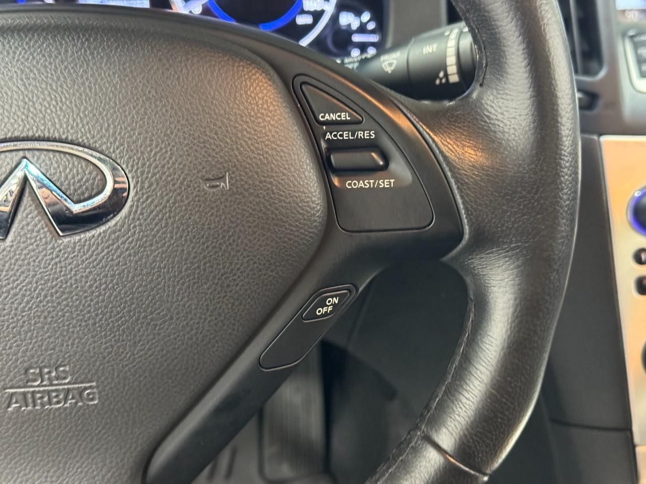 INFINITI Q60 Coupe Vehicle Full-screen Gallery Image 32