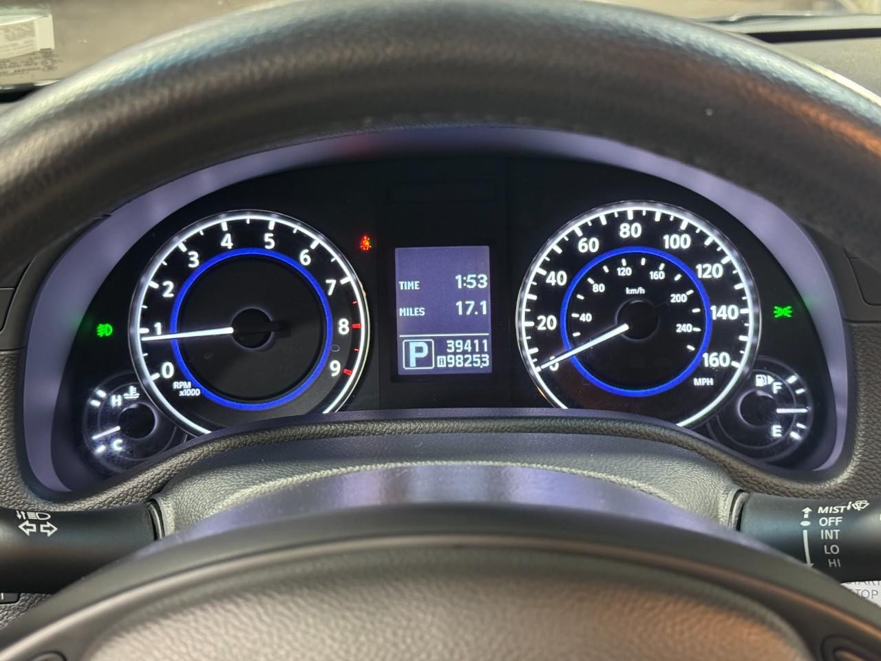 INFINITI Q60 Coupe Vehicle Full-screen Gallery Image 33