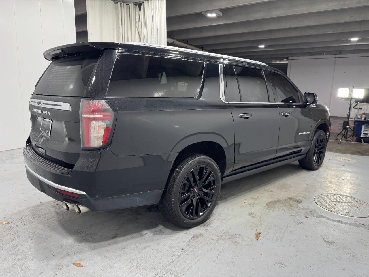 Chevrolet Suburban Vehicle Full-screen Gallery Image 6