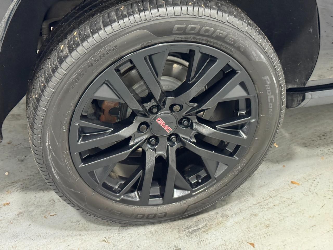 Chevrolet Suburban Vehicle Full-screen Gallery Image 7