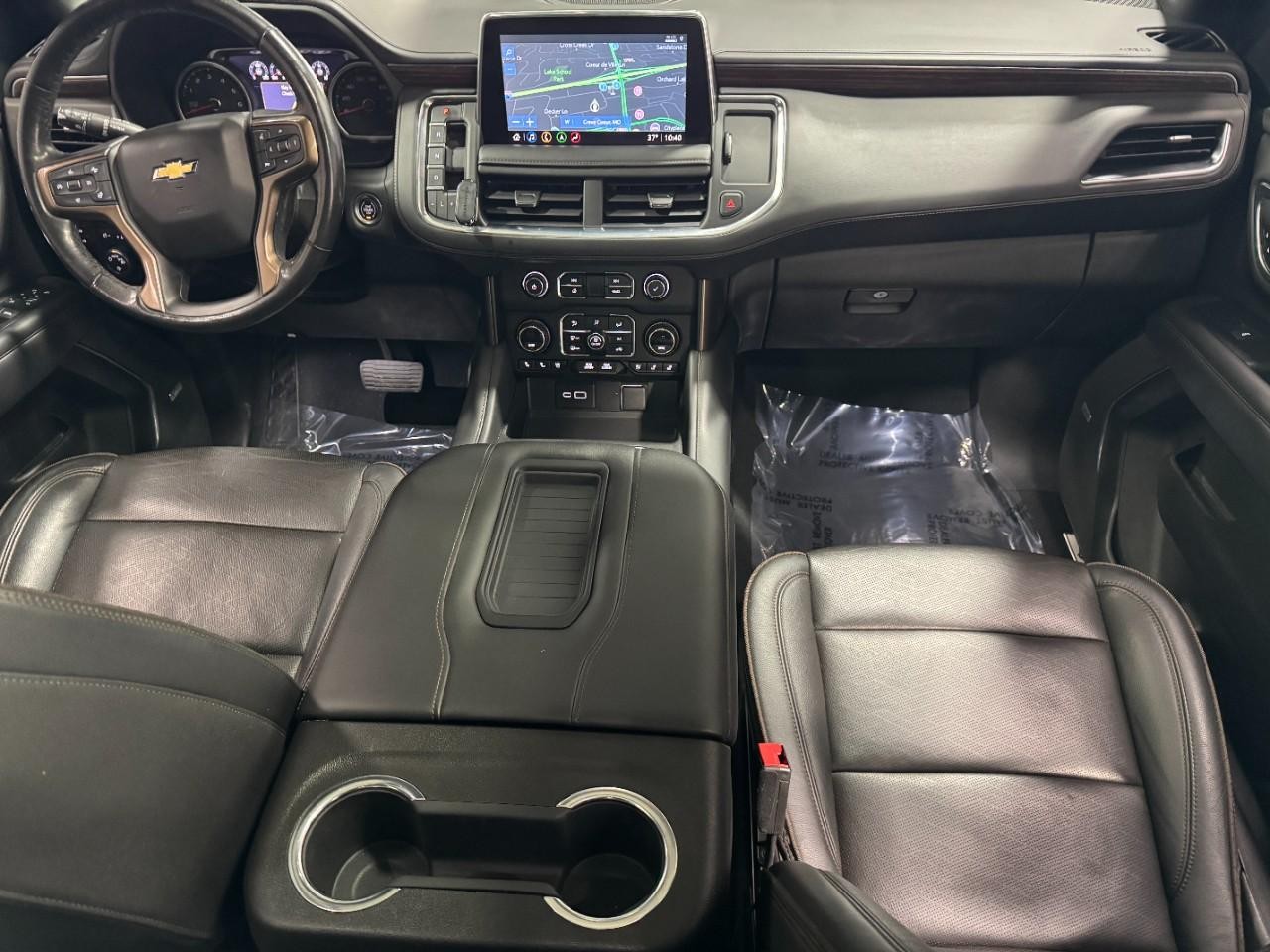 Chevrolet Suburban Vehicle Full-screen Gallery Image 16