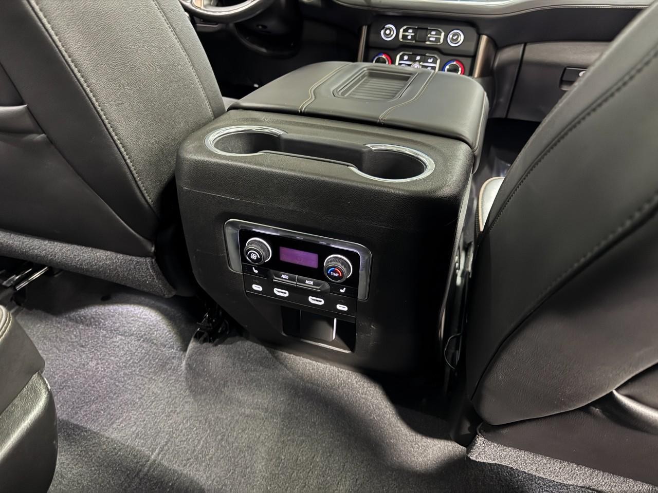 Chevrolet Suburban Vehicle Full-screen Gallery Image 22