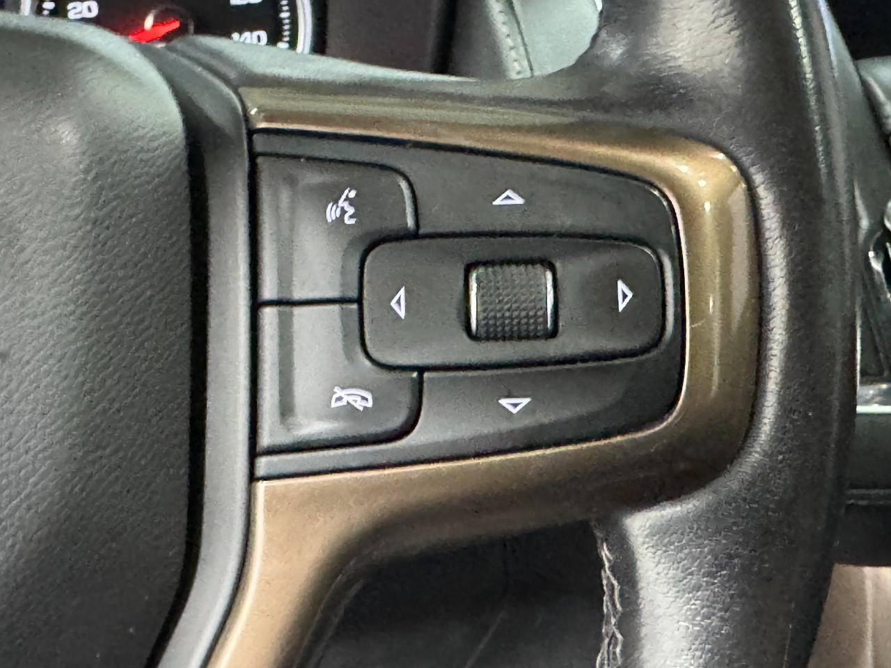 Chevrolet Suburban Vehicle Full-screen Gallery Image 26