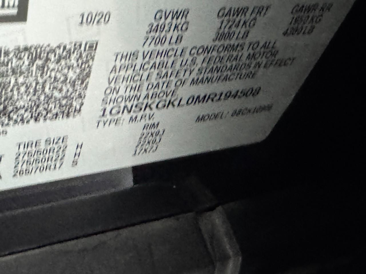 Chevrolet Suburban Vehicle Full-screen Gallery Image 35