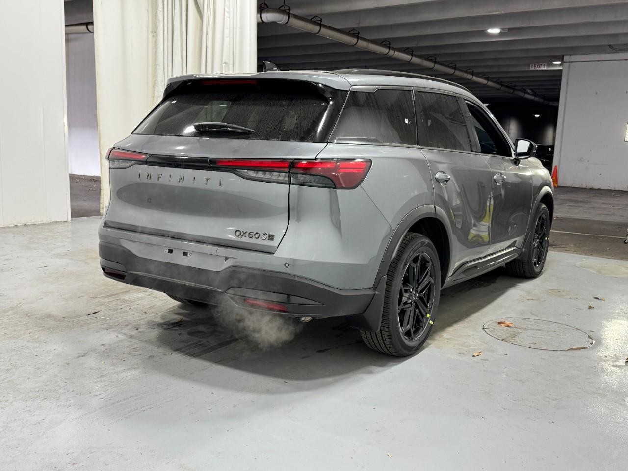 INFINITI QX60 Vehicle Full-screen Gallery Image 4