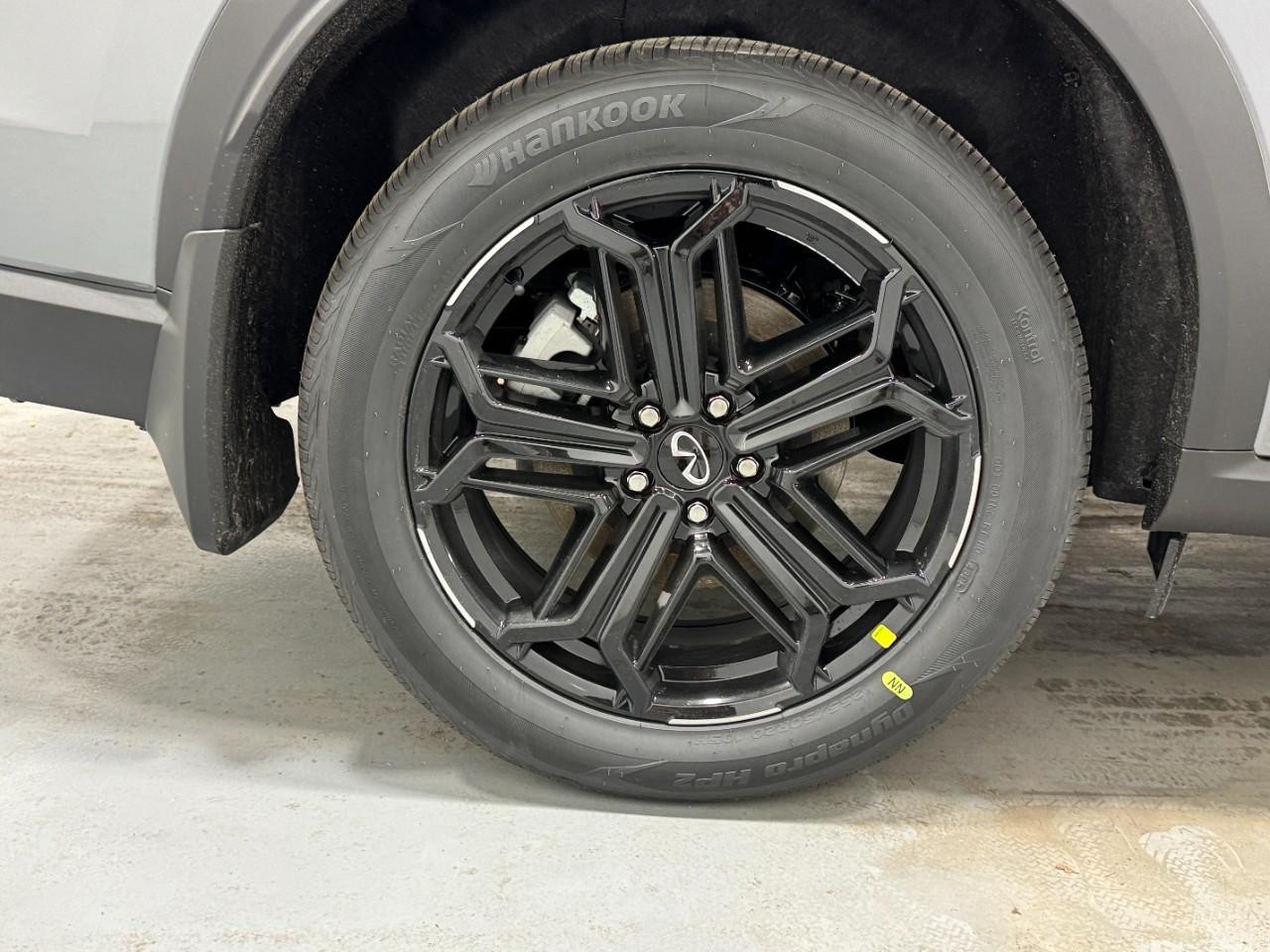 INFINITI QX60 Vehicle Full-screen Gallery Image 5