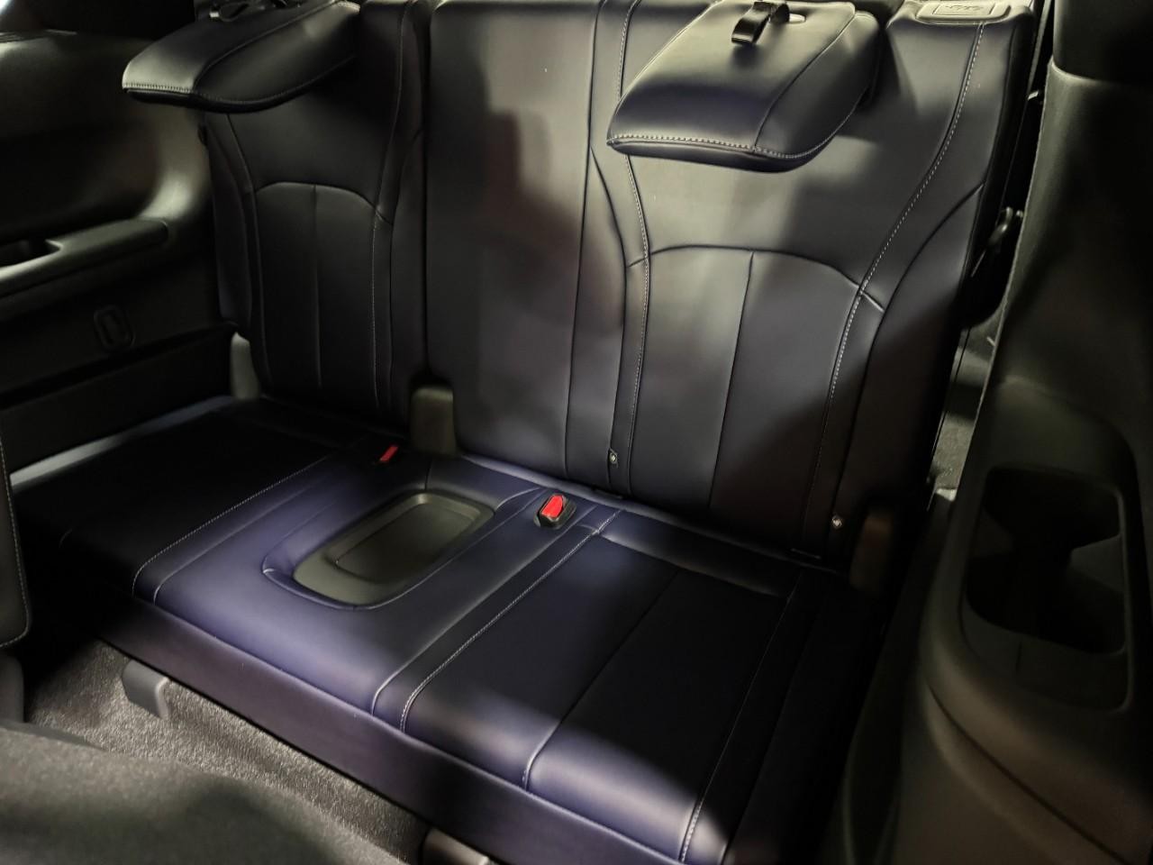 INFINITI QX60 Vehicle Full-screen Gallery Image 8