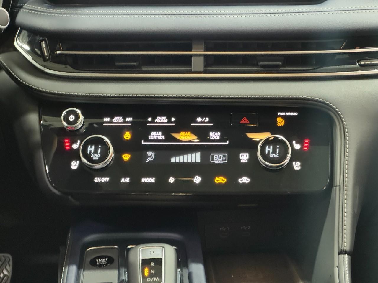 INFINITI QX60 Vehicle Full-screen Gallery Image 18