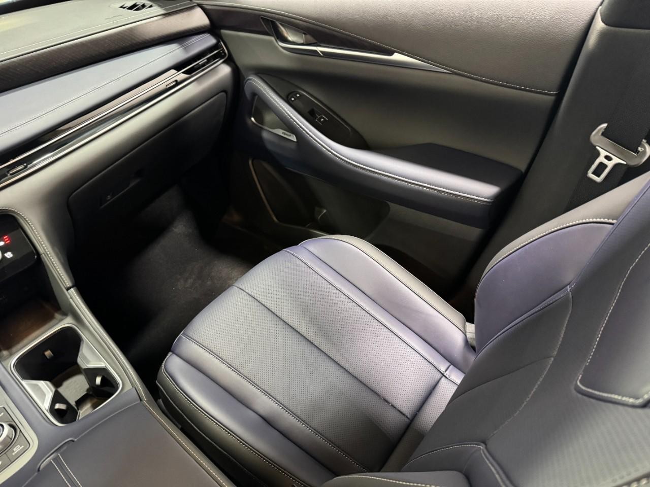 INFINITI QX60 Vehicle Full-screen Gallery Image 20