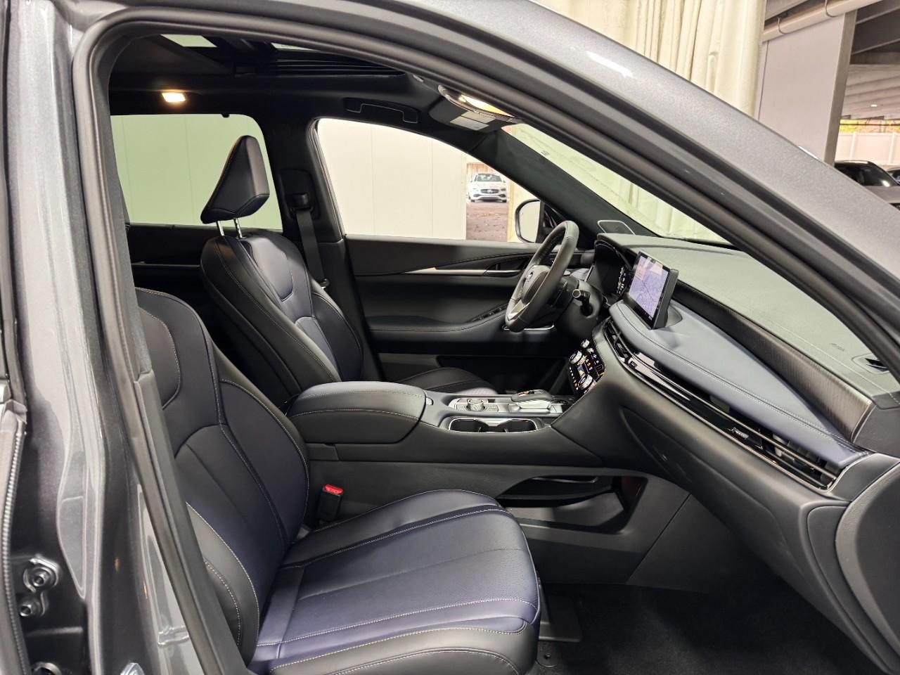 INFINITI QX60 Vehicle Full-screen Gallery Image 21