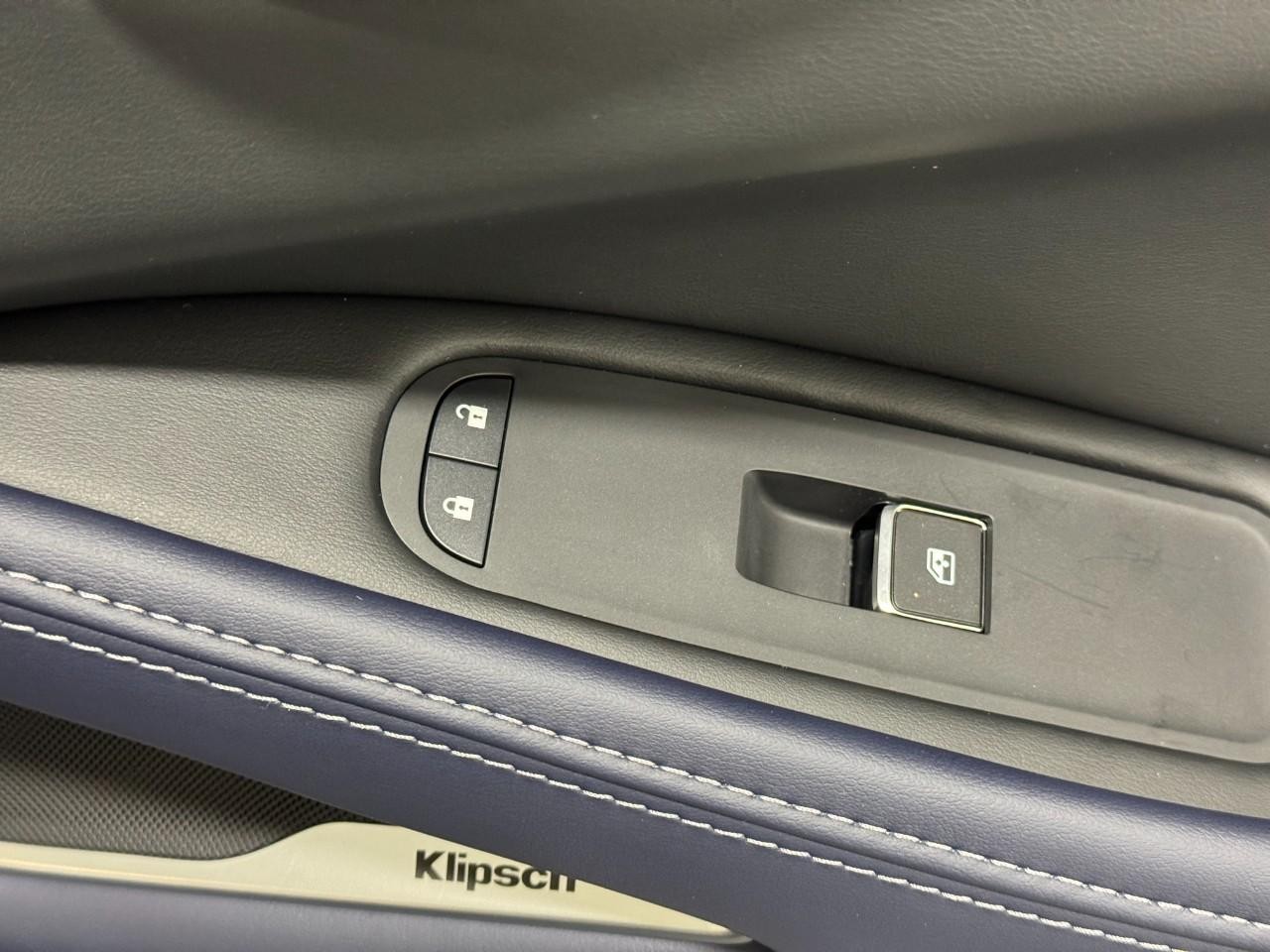 INFINITI QX60 Vehicle Full-screen Gallery Image 24