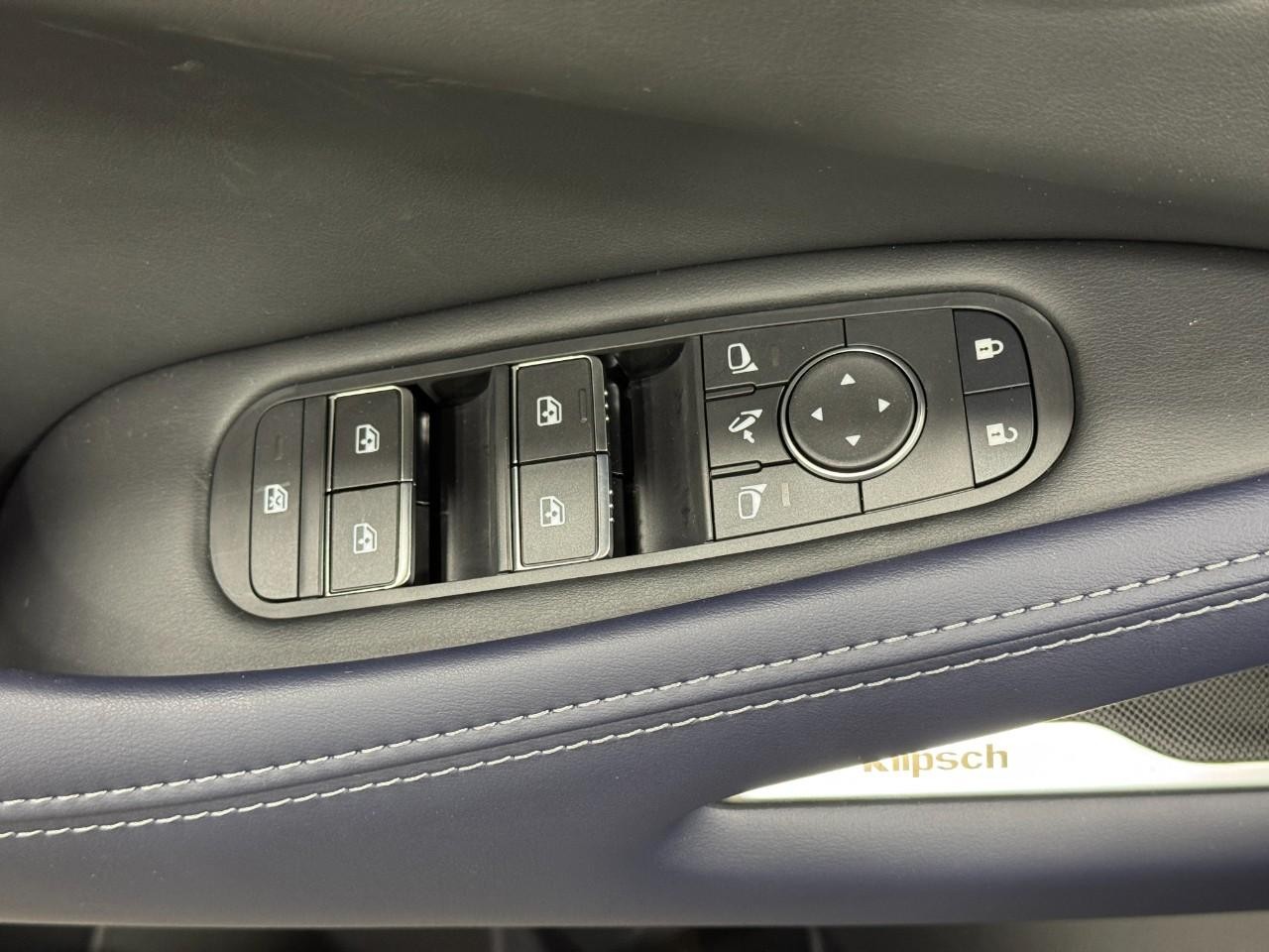 INFINITI QX60 Vehicle Full-screen Gallery Image 26