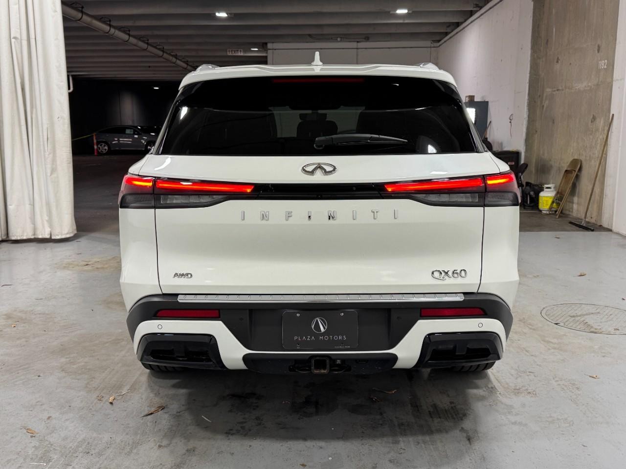 INFINITI QX60 Vehicle Full-screen Gallery Image 10