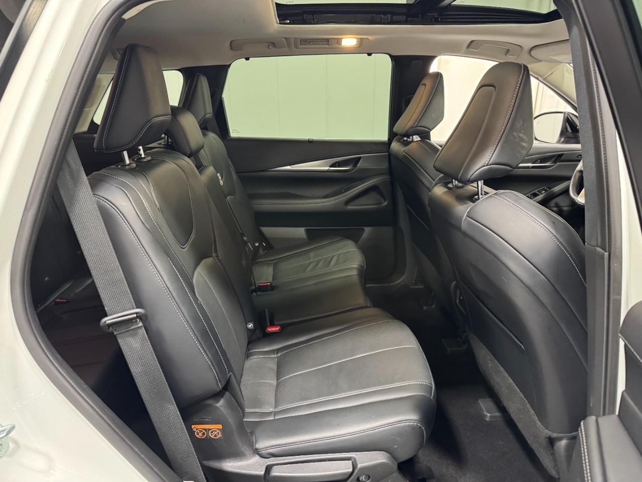 INFINITI QX60 Vehicle Full-screen Gallery Image 12