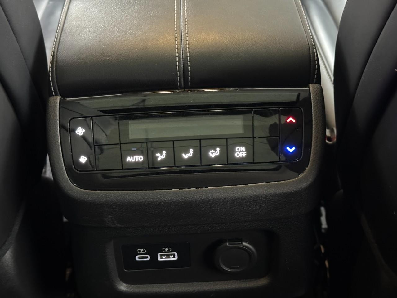 INFINITI QX60 Vehicle Full-screen Gallery Image 13