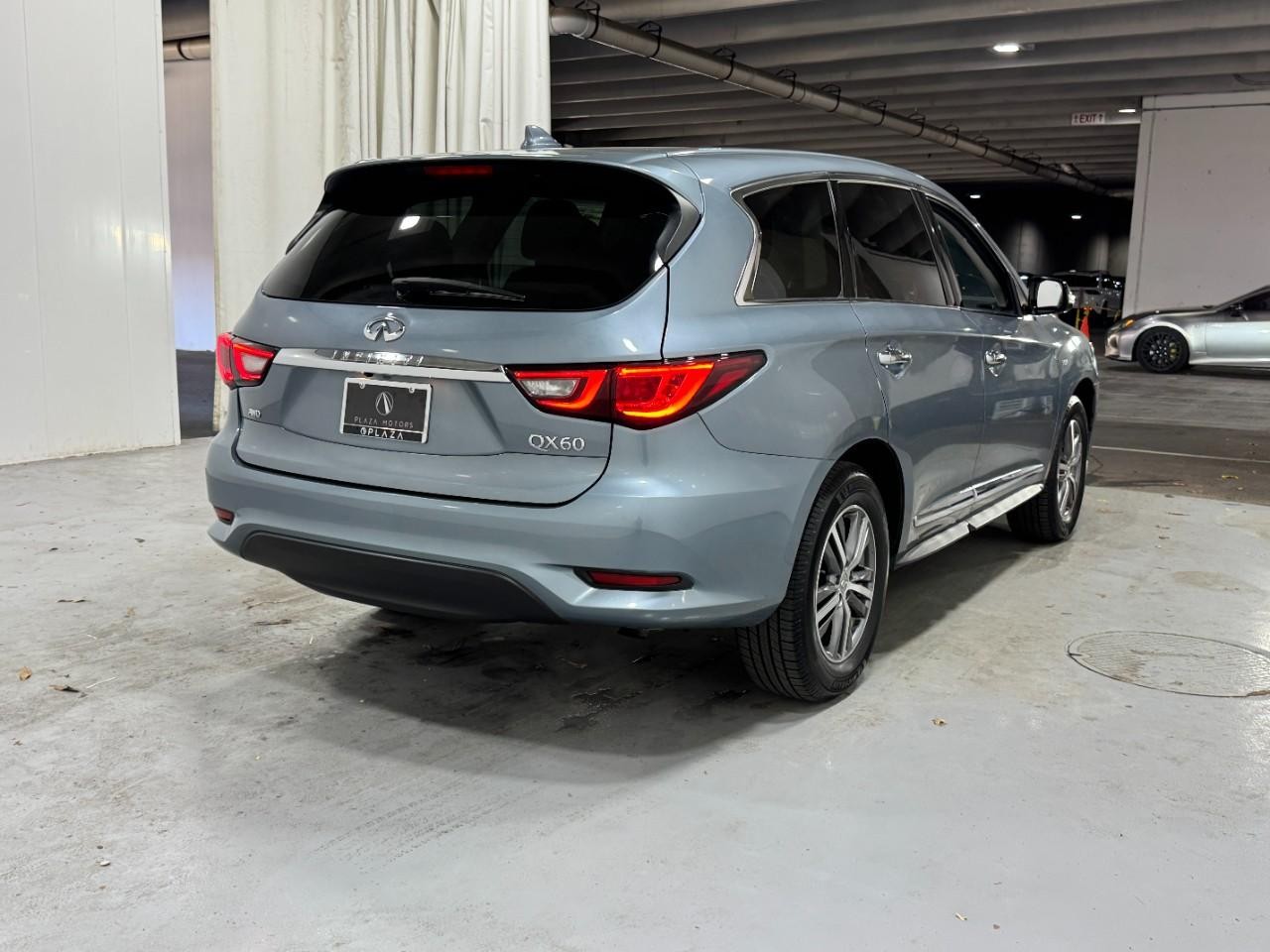 INFINITI QX60 Vehicle Full-screen Gallery Image 04