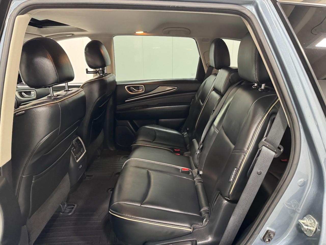 INFINITI QX60 Vehicle Full-screen Gallery Image 09