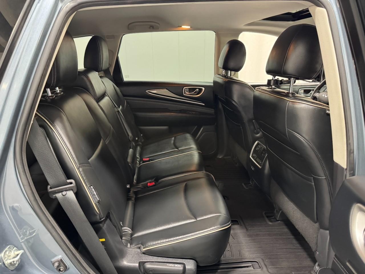 INFINITI QX60 Vehicle Full-screen Gallery Image 12