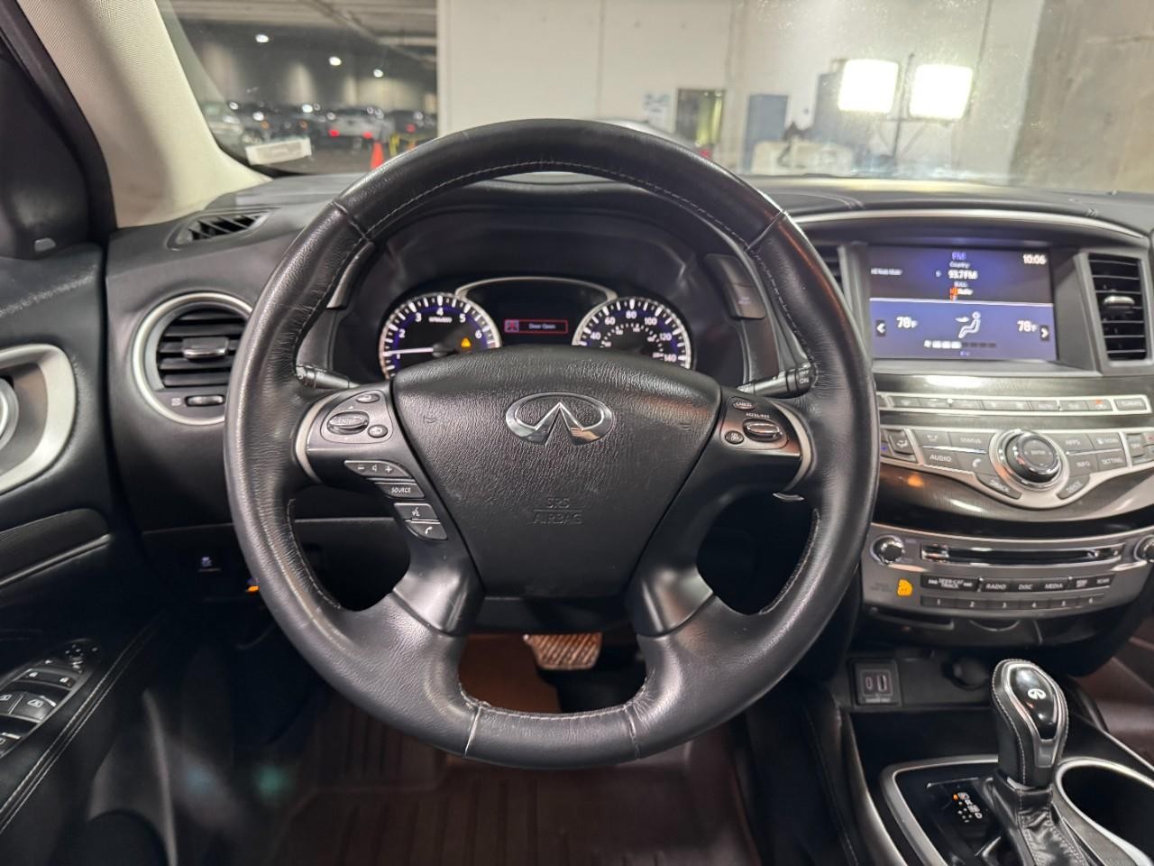 INFINITI QX60 Vehicle Full-screen Gallery Image 16