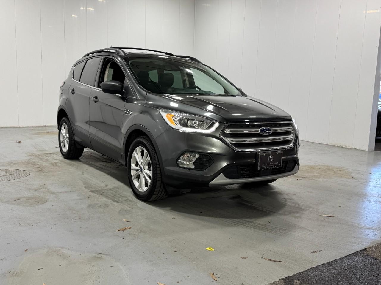 Ford Escape Vehicle Full-screen Gallery Image 6