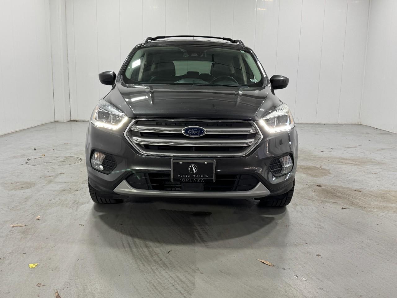 Ford Escape Vehicle Full-screen Gallery Image 7