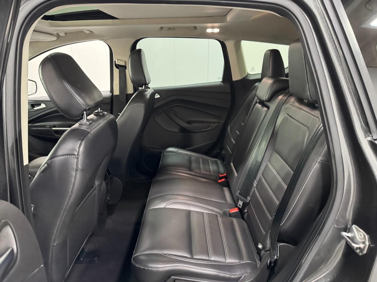 Ford Escape Vehicle Full-screen Gallery Image 8