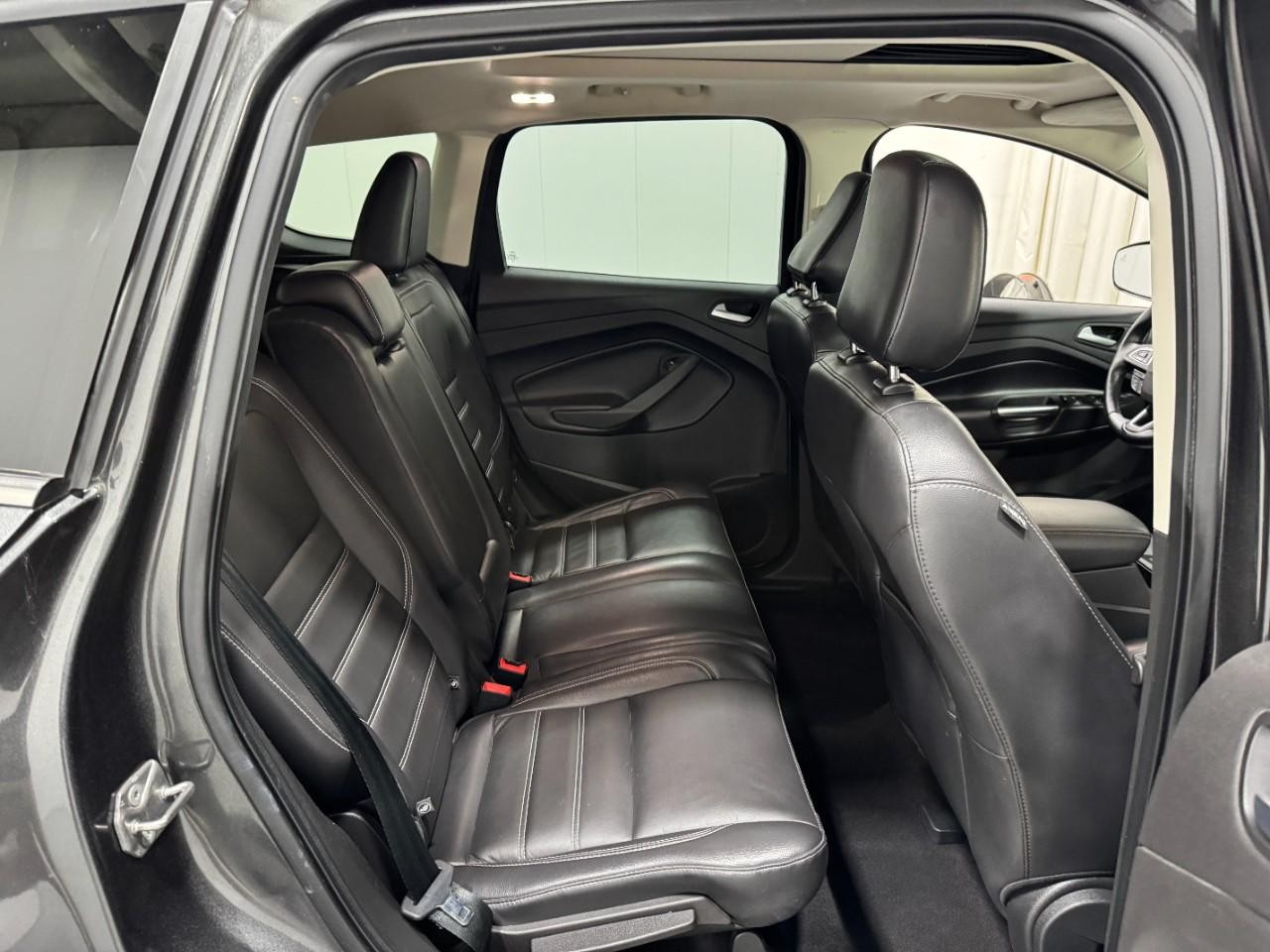 Ford Escape Vehicle Full-screen Gallery Image 10