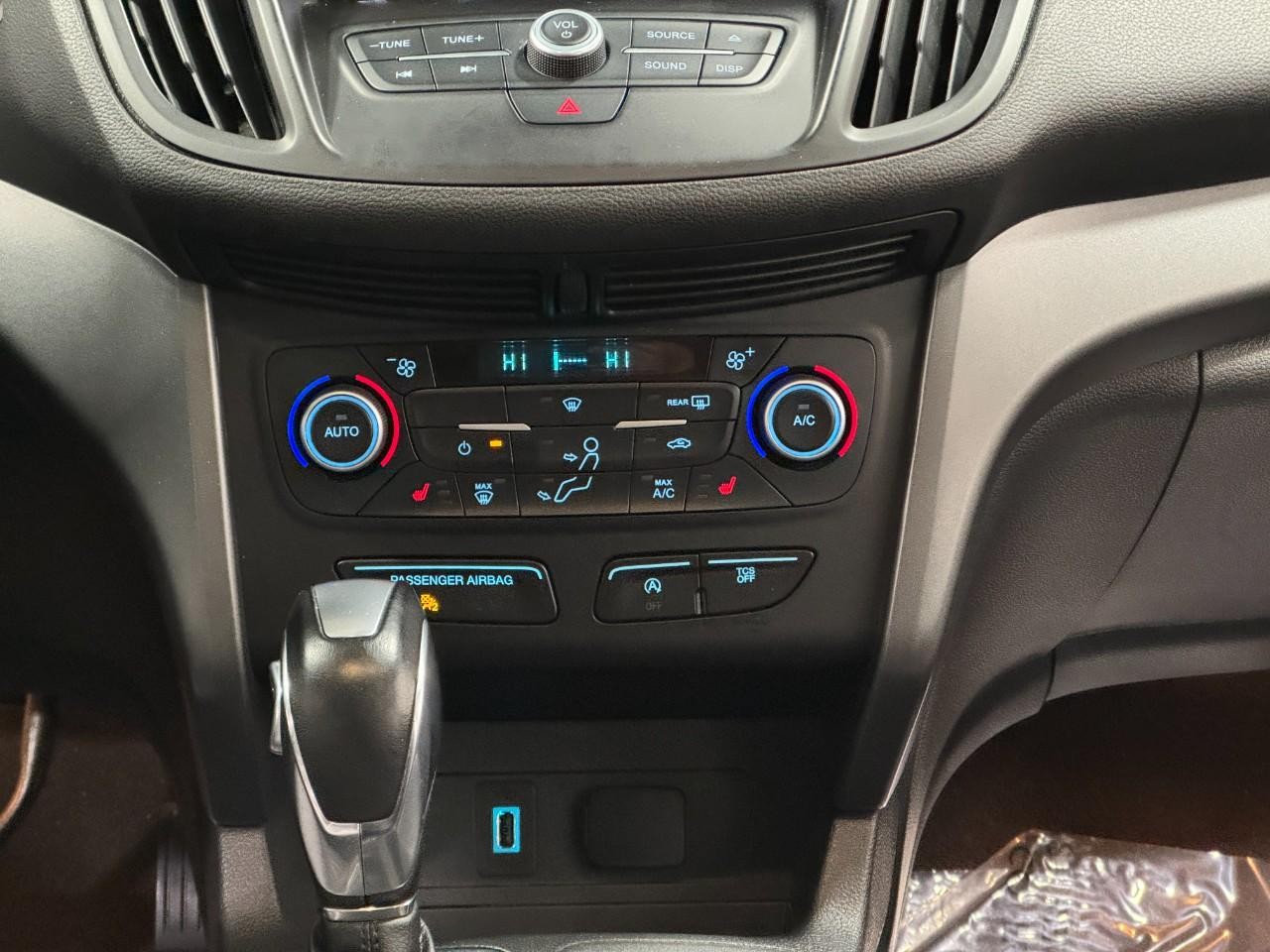 Ford Escape Vehicle Full-screen Gallery Image 15